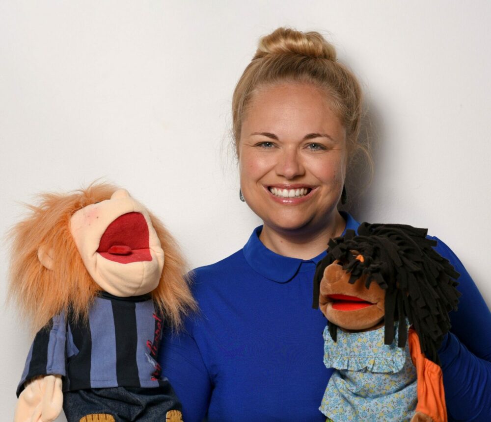 Sabine Seitz mit Handpuppen Sabine Seitz mit Handpuppen